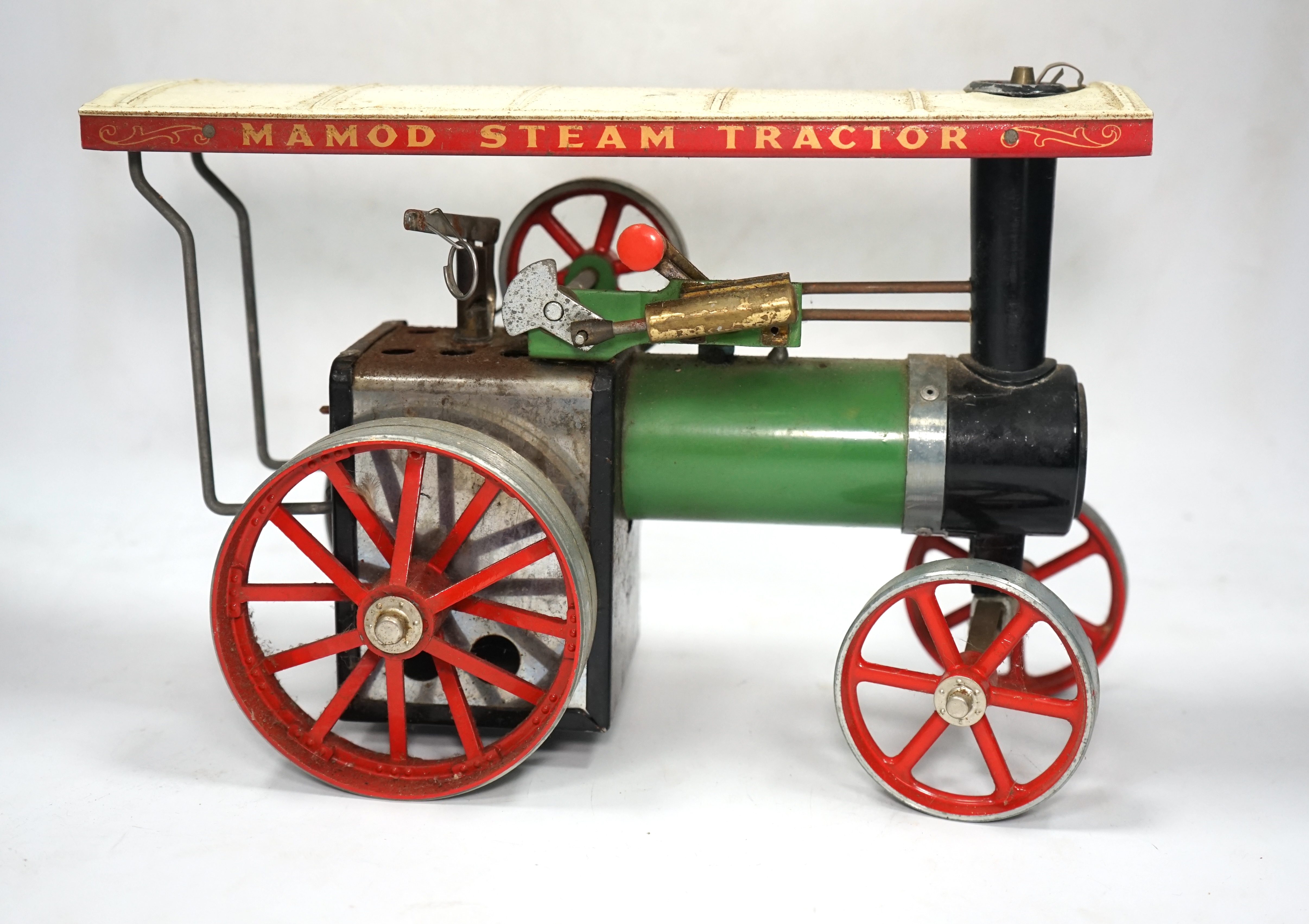 A Mamod live steam traction engine and a single cylinder stationary engine. Condition - poor to fair.